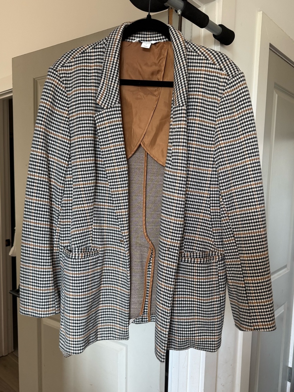 Old Navy Black-and-White Houndstooth Blazer with Tan Lining